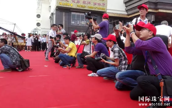 彩宝之都,载誉启航--中国海丰首届国际珠宝交易会隆重开幕